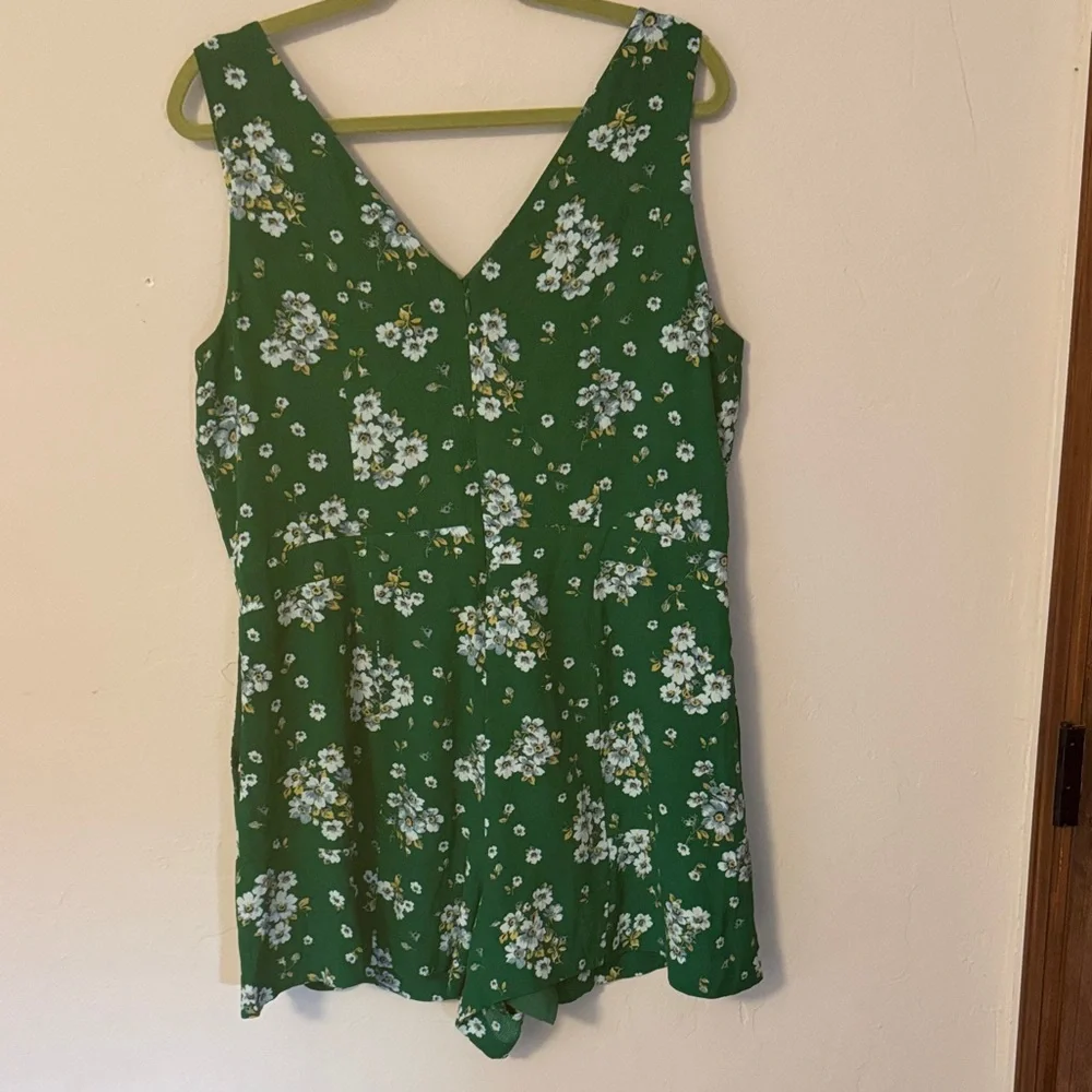LOFT Green Floral Romper - Picture 3 of 3